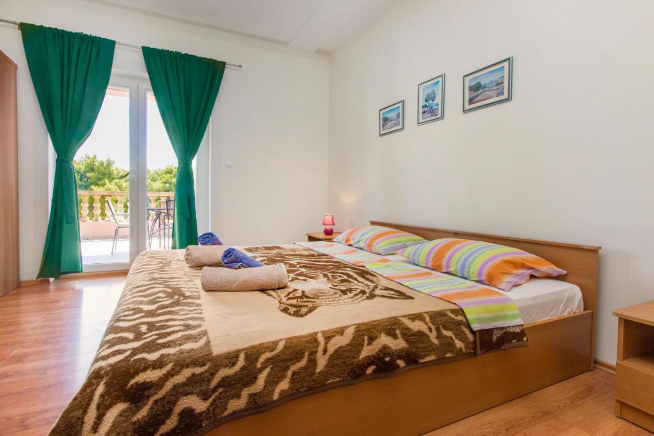 Apartment Apartments By The Sea Pirovac, Sibenik - 6280 Pirovac